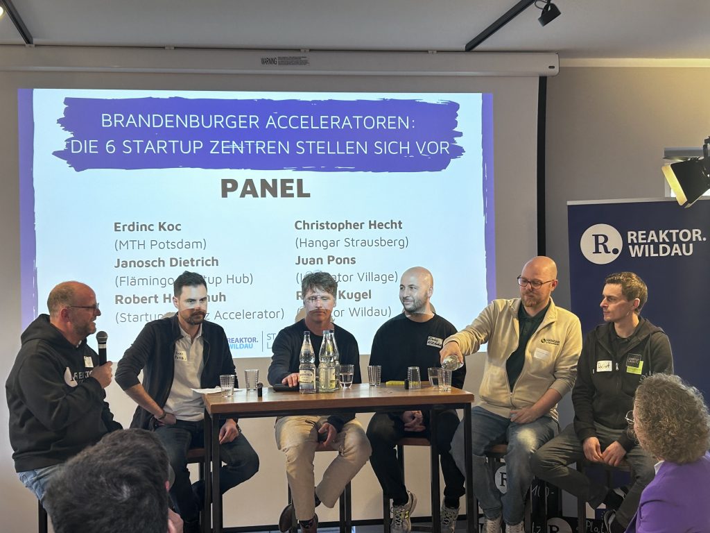 Menschen bei einem Vortrag